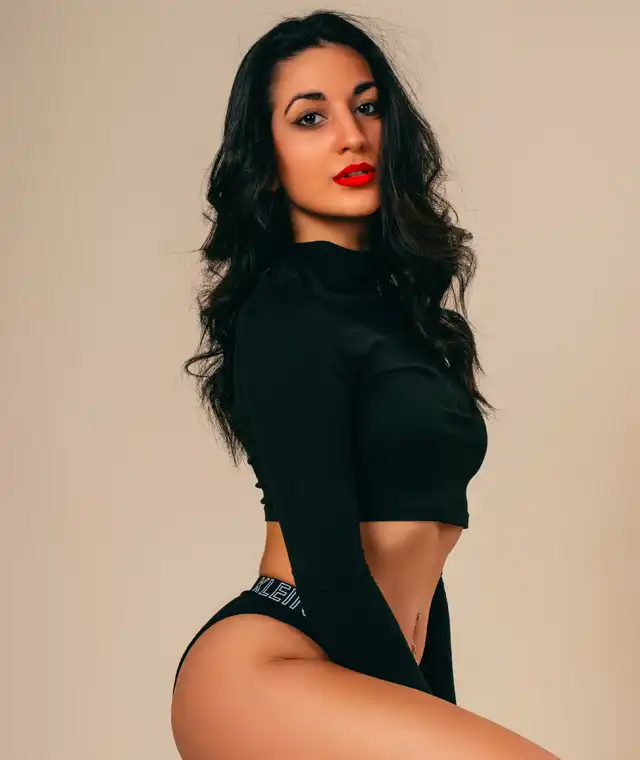 high profile escort girls available in Pune